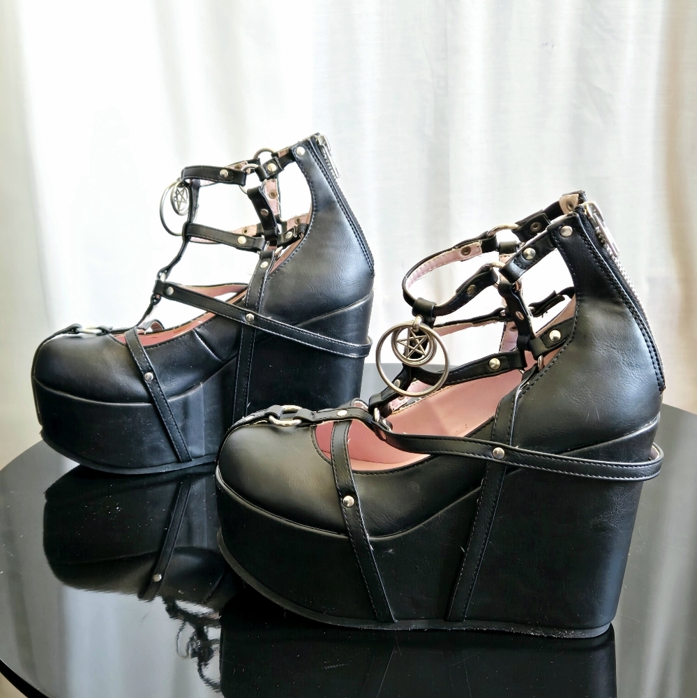 DEMONIA Mary Jane Platforms with Silver Pentagram Charm size 8